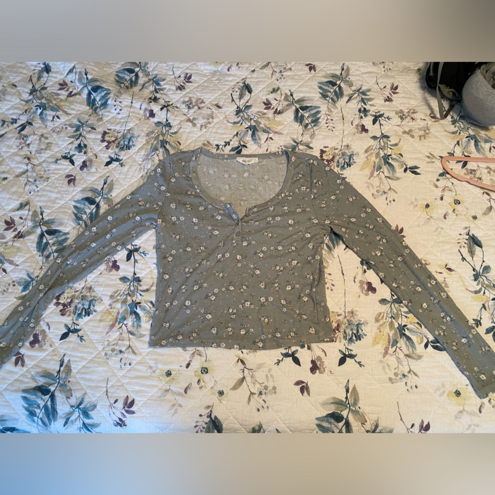 Women’s size large crop top